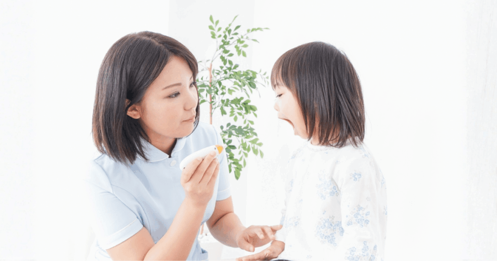 歯みがきを段階的に進める様子や声かけでサポートするイメージ